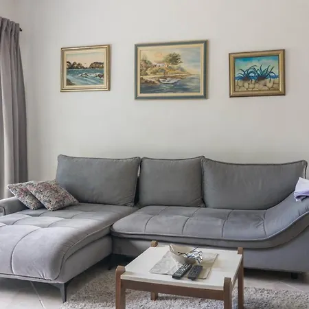 Sea Breeze - House On The Tkon