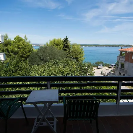 بيت للعطل Sea Breeze - House On The تكون