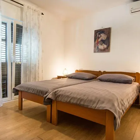 Sea Breeze - House On The بيت للعطل *