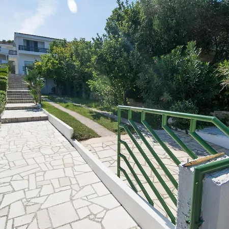 بيت للعطل Sea Breeze - House On The تكون