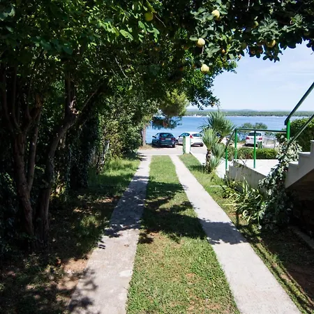 بيت للعطل Sea Breeze - House On The تكون