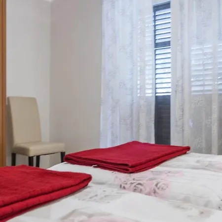 Sea Breeze - House On The בית נופש *