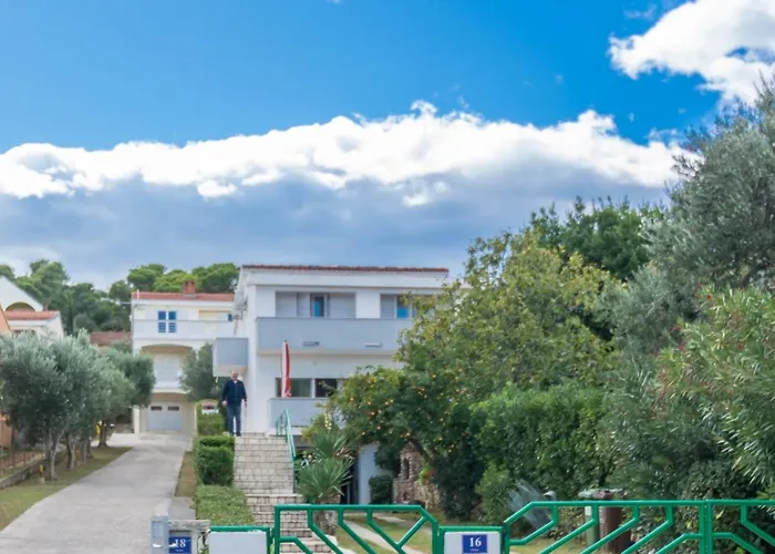 Nyaraló Sea Breeze - House On The Tkon