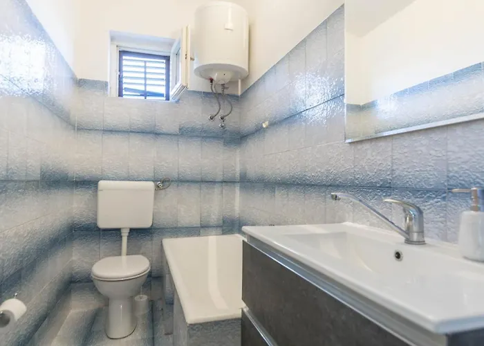 Sea Breeze - House On The בית נופש *