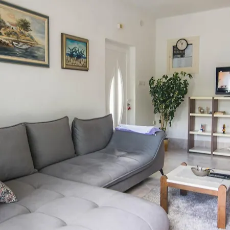 Sea Breeze - House On The Tkon